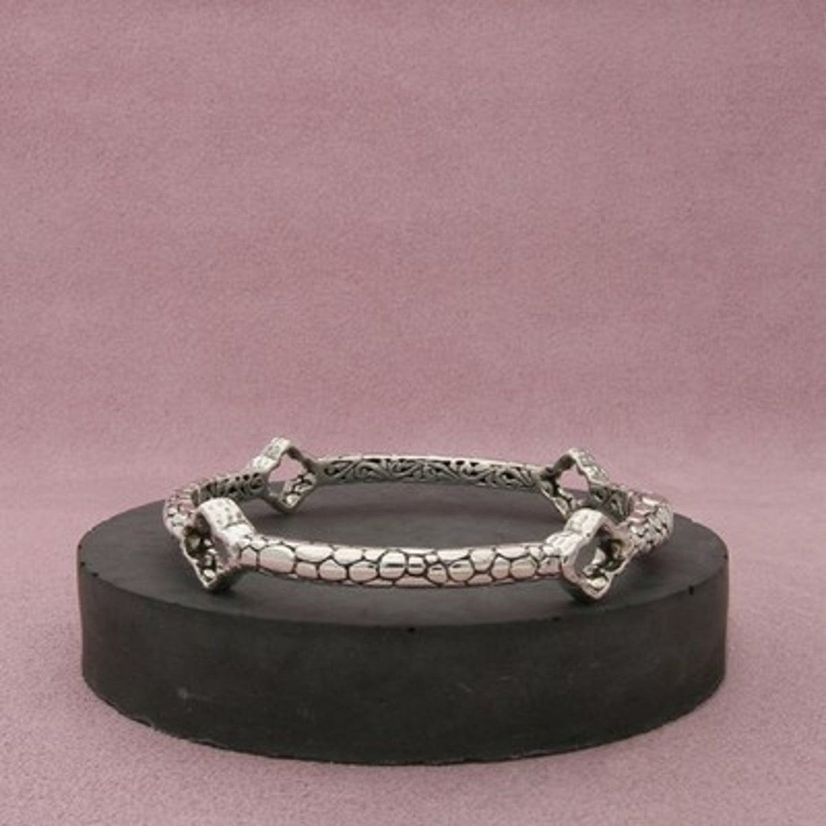 Sarda Sterling Silver Pebbled Quatrefoil Bali Hinged Bangle Bracelet 7.75in
