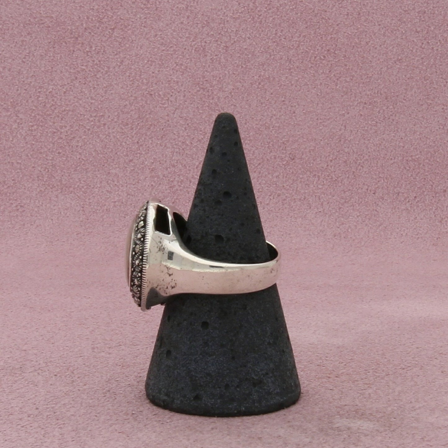 sterling silver marcasite studded mother of pearl ring size 7.75