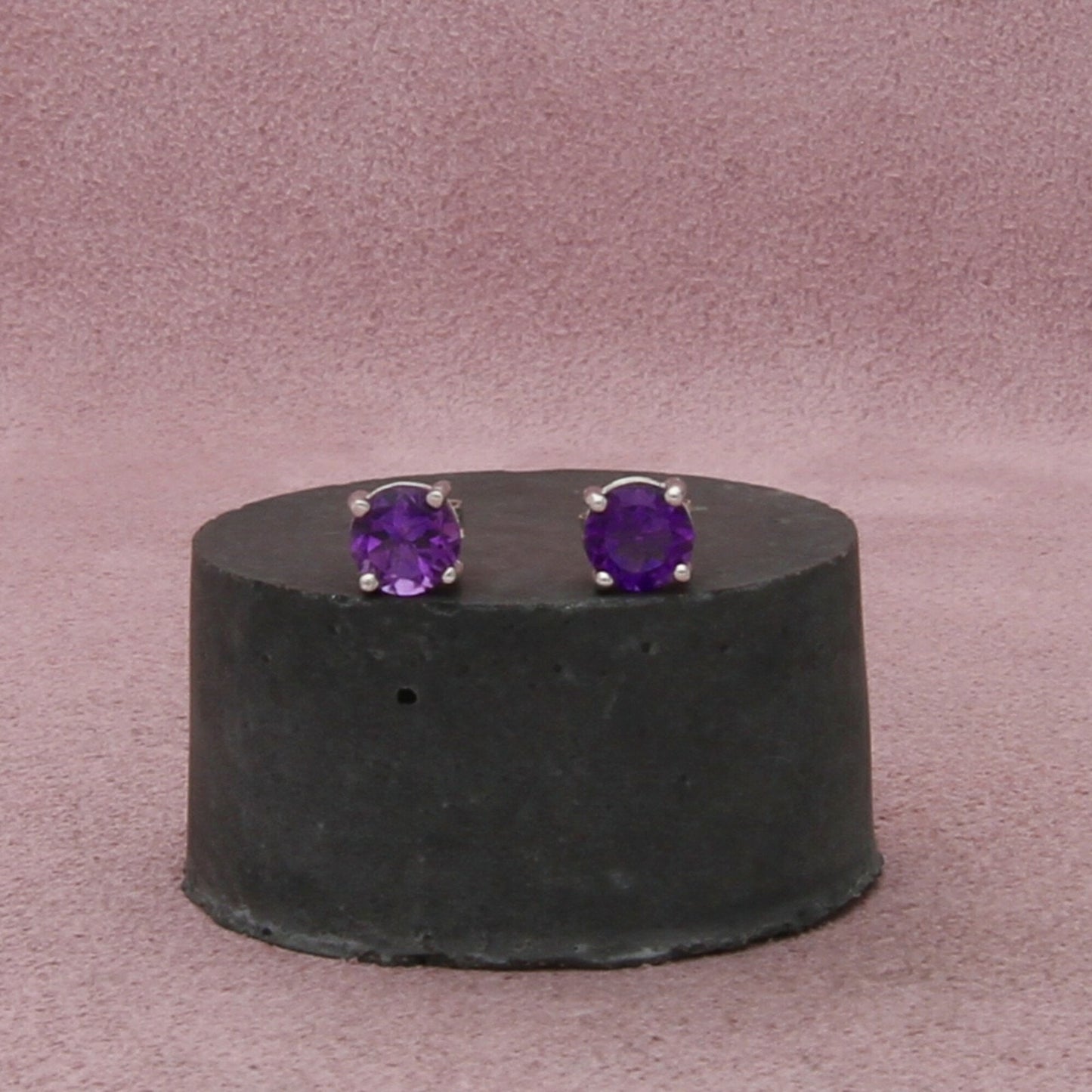 sterling silver round-cut amethyst stud earrings