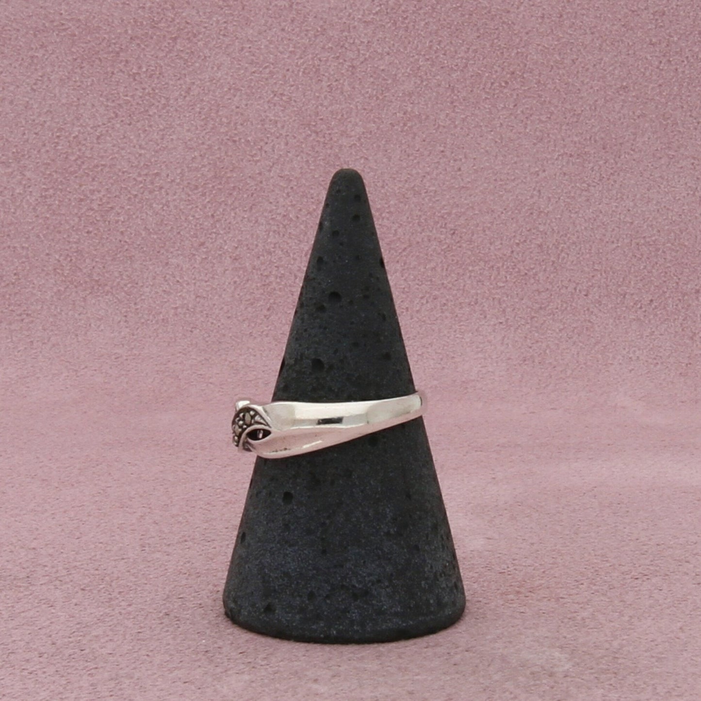 sterling silver marcasite studded crossover ring size 7.75