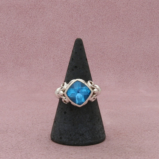 sterling silver faceted blue topaz scroll ring size 7.5
