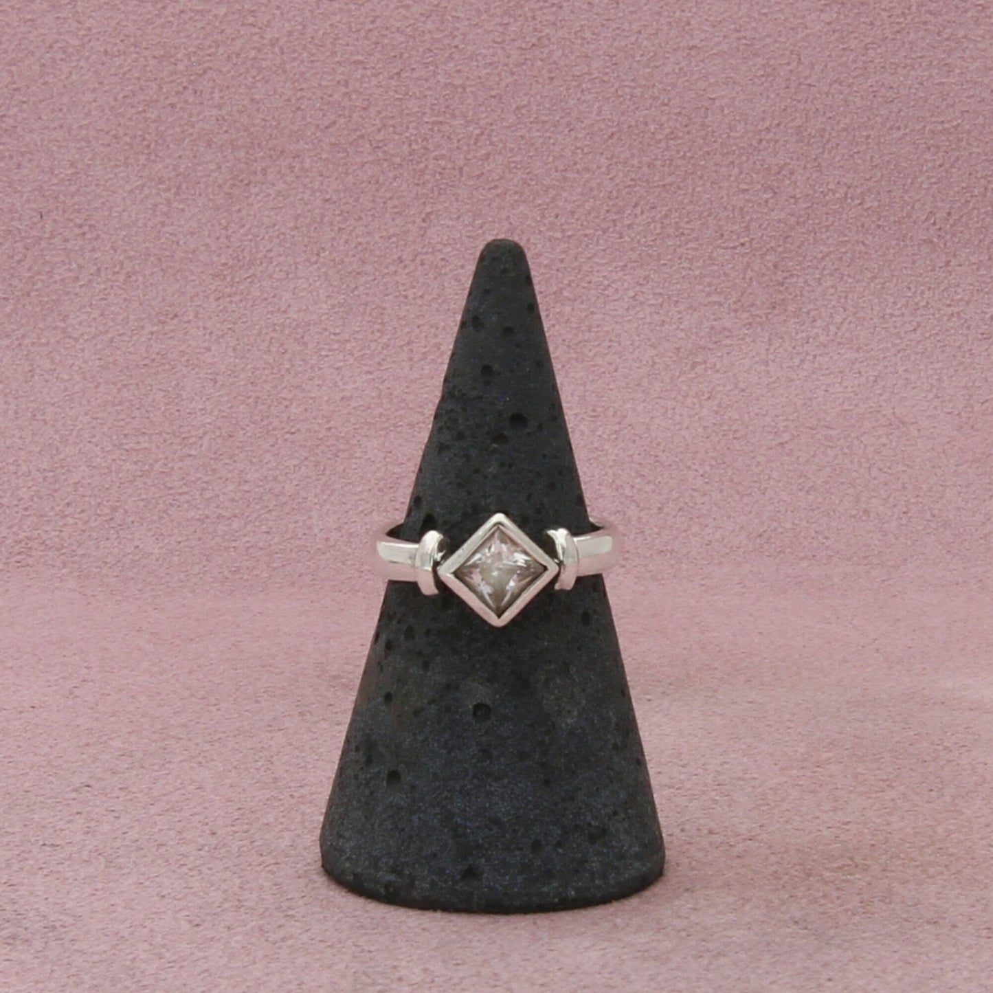 sterling silver bezel-set cz ring size 6