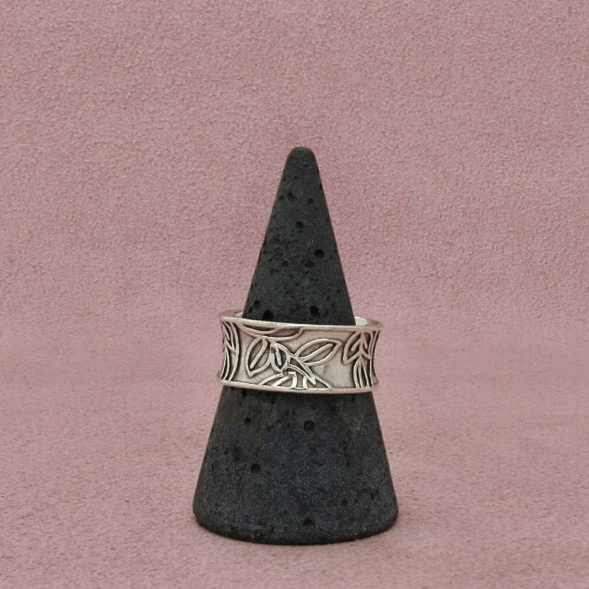 Sterling Silver Floral Motif Concave Leaf Pattern Band Ring Size 8.25