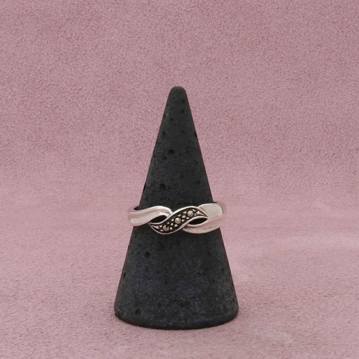 sterling silver marcasite studded crossover ring size 7.75