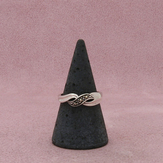 sterling silver marcasite studded crossover ring size 7.75