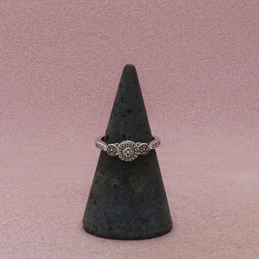 Zales Sterling Silver Diamond Three Round Motifs Milgrain Ring Size 4.75