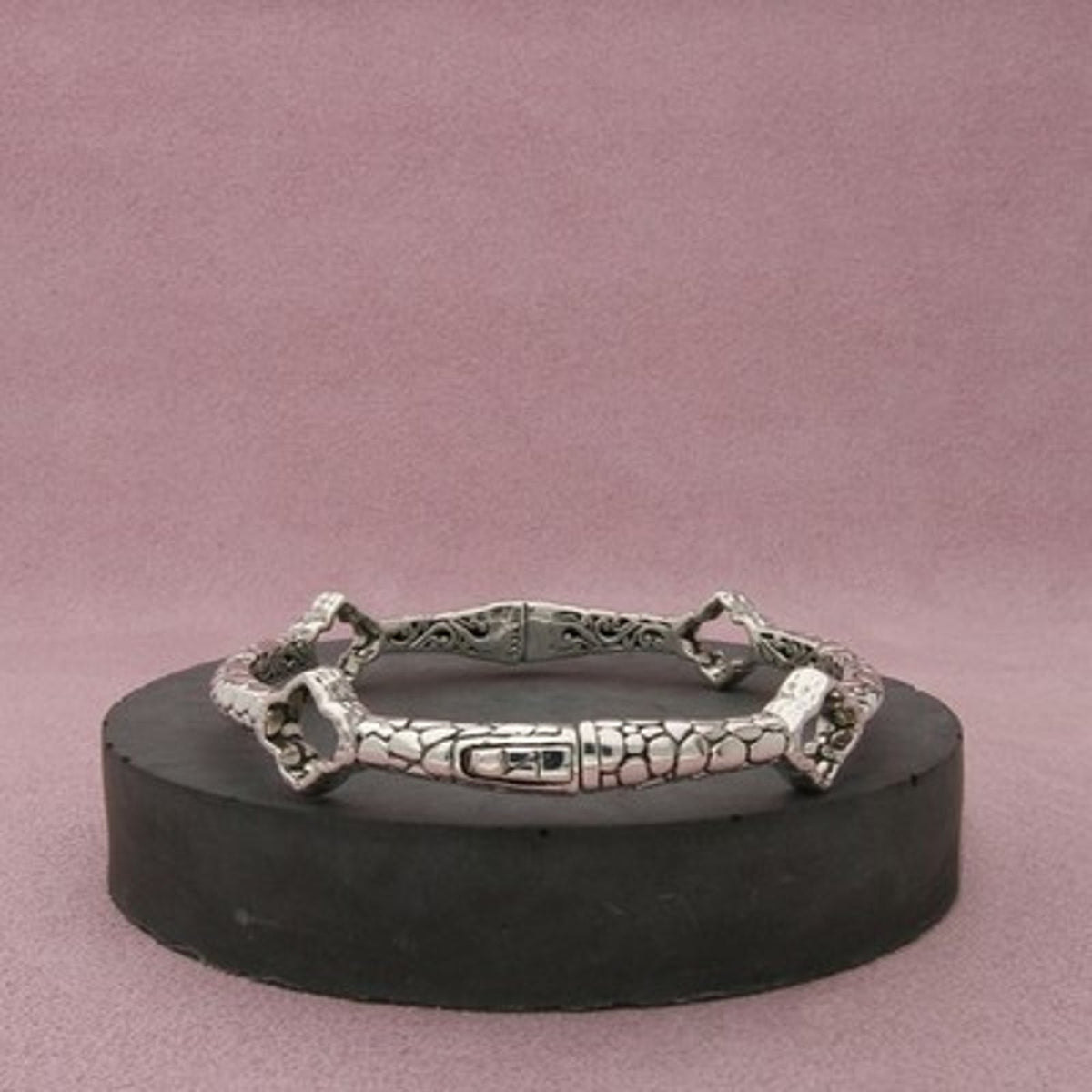 Sarda Sterling Silver Pebbled Quatrefoil Bali Hinged Bangle Bracelet 7.75in