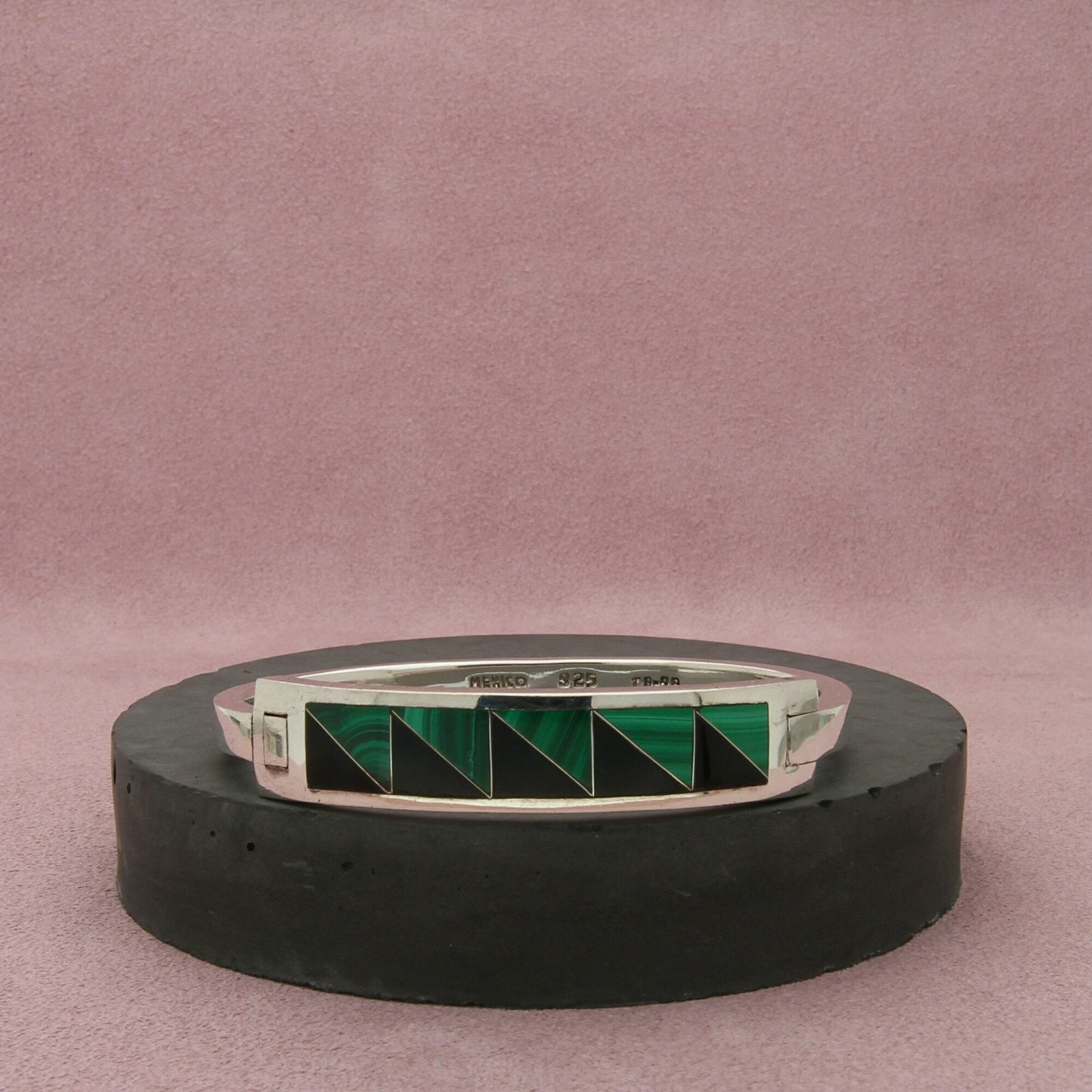 taxco mexico sterling silver malachite & onyx hinged bangle bracelet size 6.5in