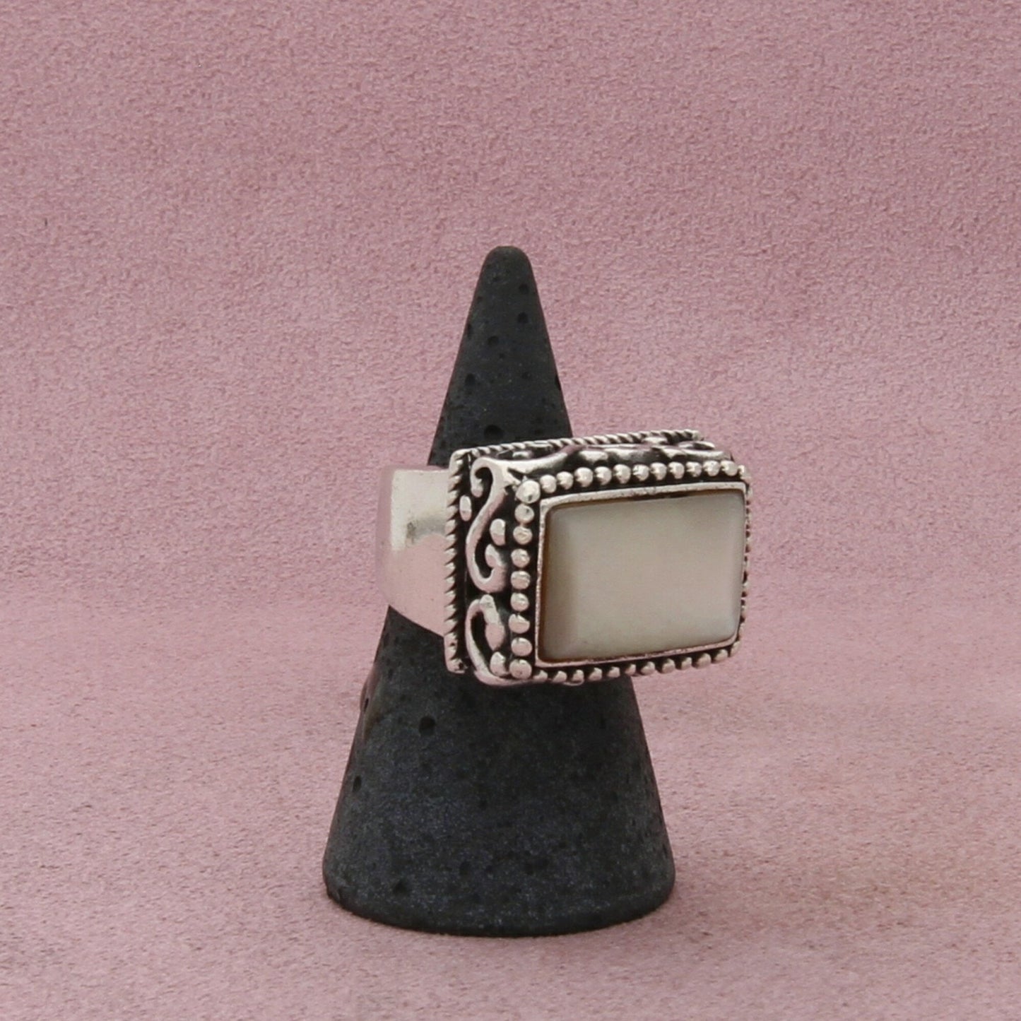 sterling silver chunky mother of pearl scroll ring size 5.5