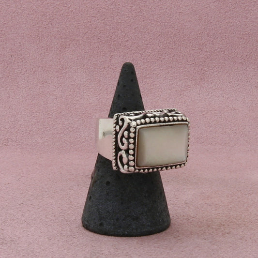 sterling silver chunky mother of pearl scroll ring size 5.5